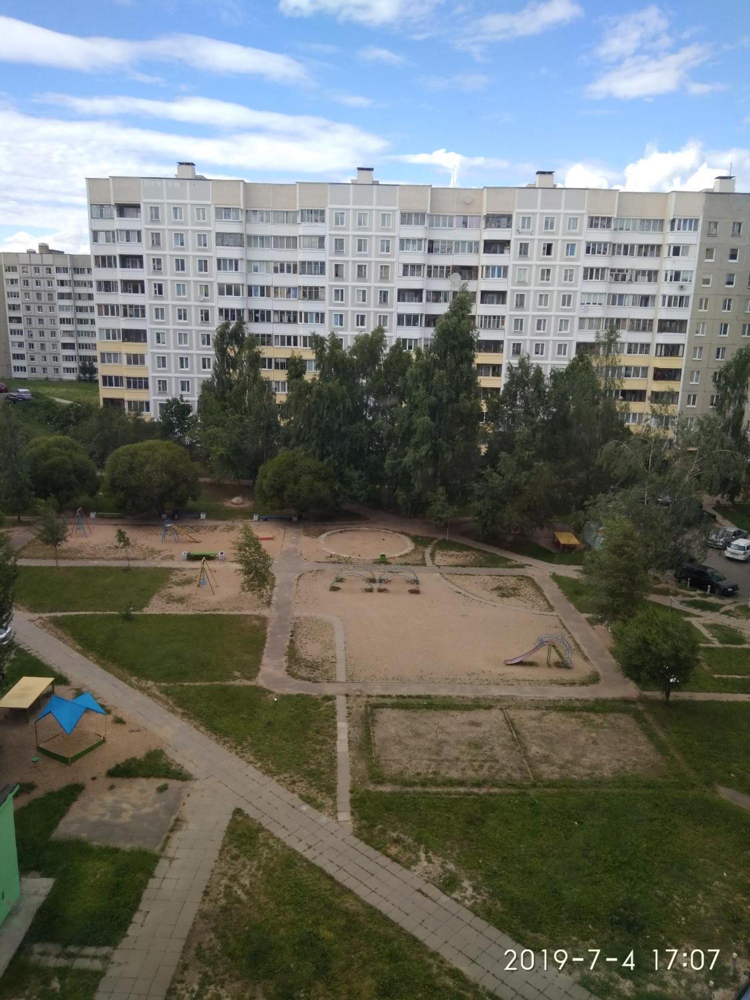 Комната Для Гостей Рядом С Станцией Метро Каменная Горка Minsk Esterno foto